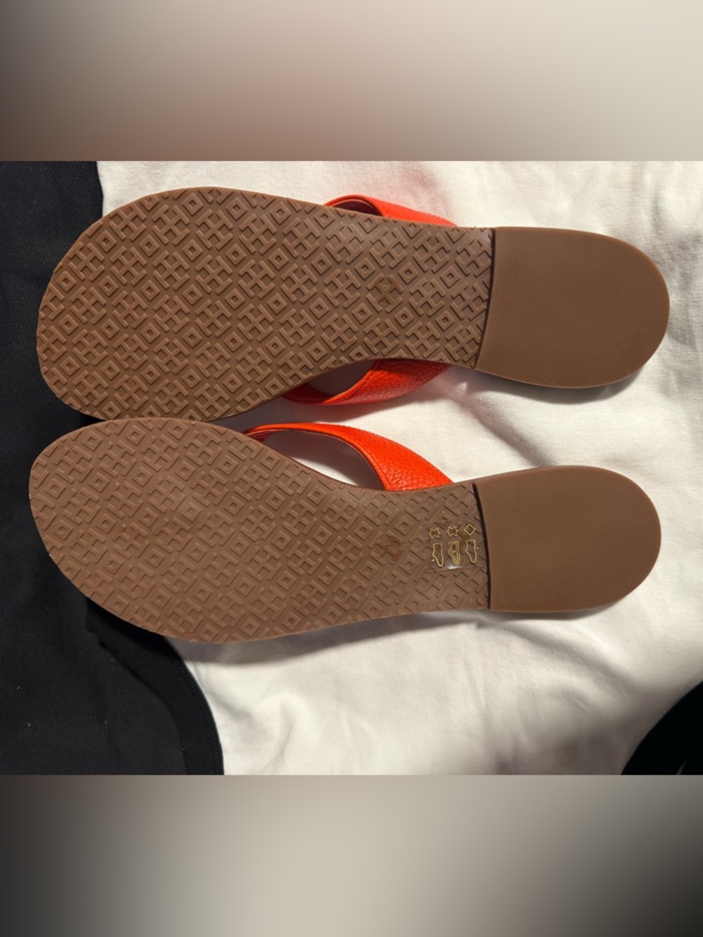 Tory Burch Thora Sandals Red-Orange Leather Logo New in Box - Picture 2 of 3